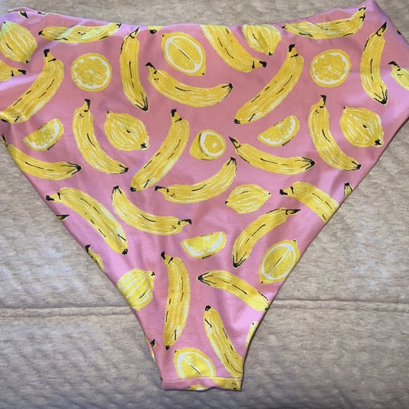 Merilees fruit bikini - Picture 4 of 7